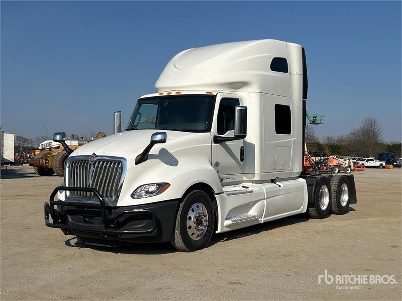 International LT625