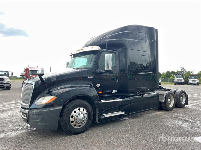 International LT625