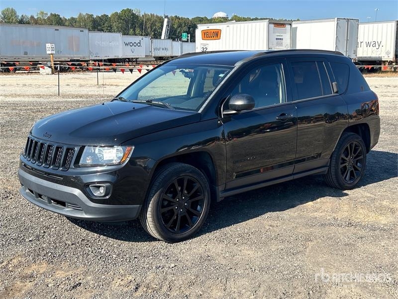 Voiture Jeep Compass Sport 2WD SUV — occasion 2015