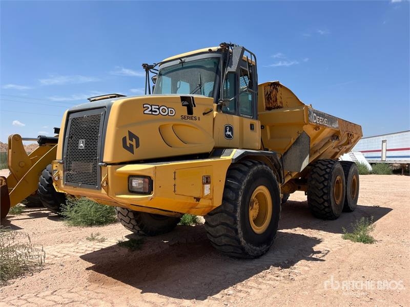 John Deere 250D SERIES II