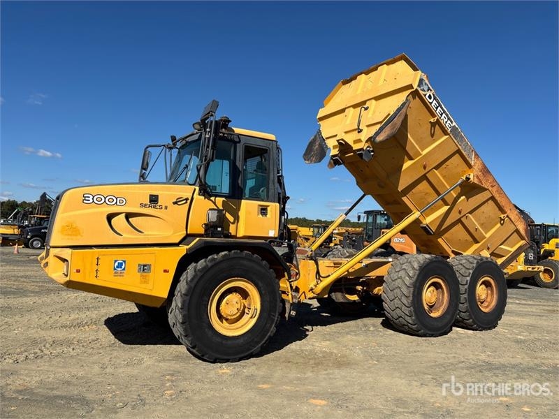 Tombereau articulé John Deere 300D — occasion 2011, 12 265 h