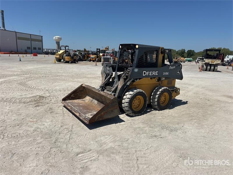 John Deere 318E