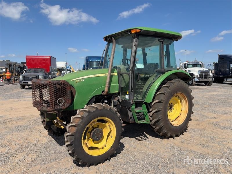 John Deere 5093E