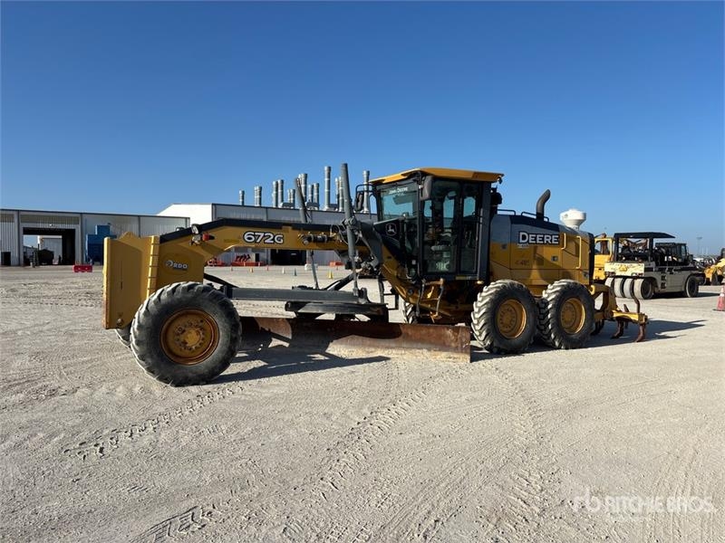 John Deere 672G