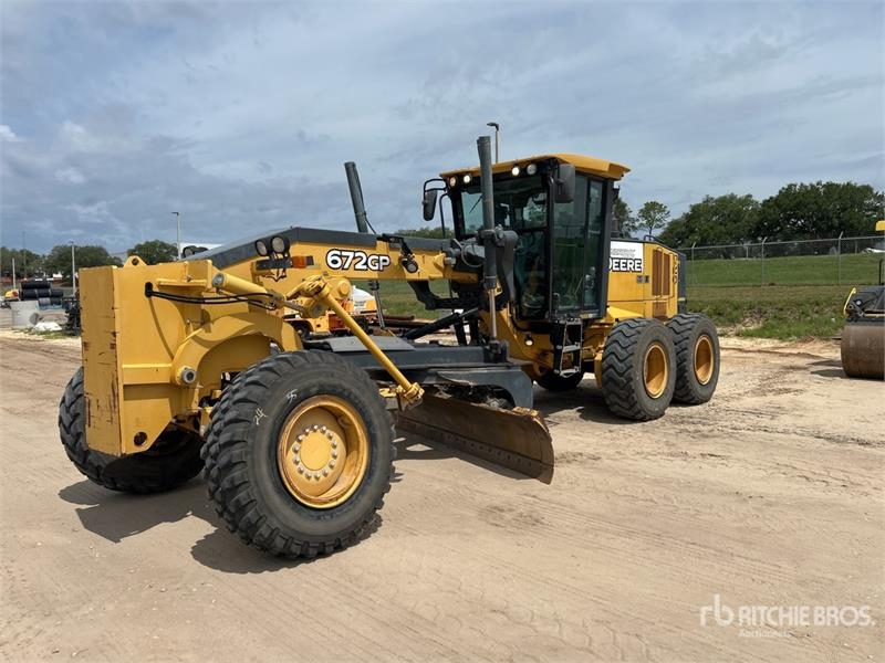 Niveleuse John Deere 672GP AWD Motor Grader — occasion 2010, 13 738 h