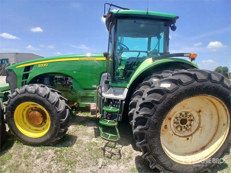 John Deere 8330