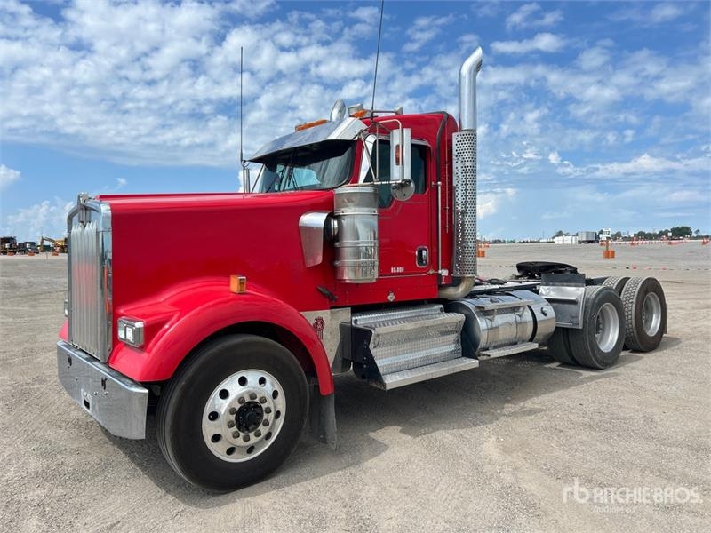 Kenworth W900