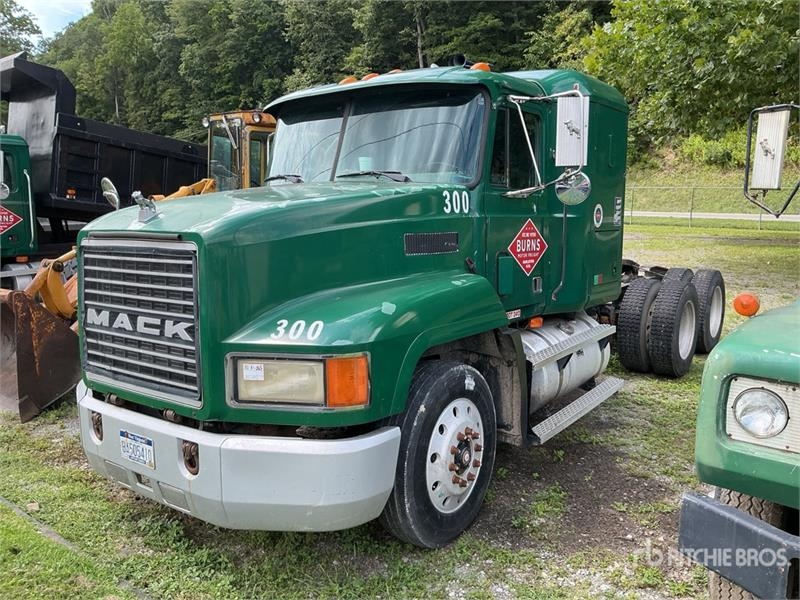 Mack CH613