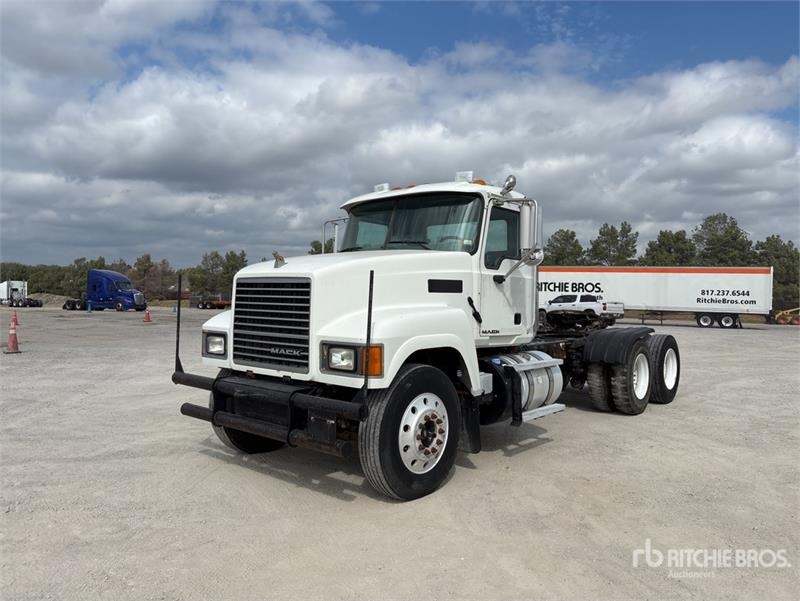 Tracteur routier Mack CHU613 — occasion 2012
