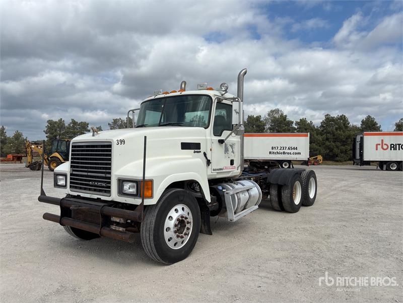 Tracteur routier Mack CHU613 — occasion 2013