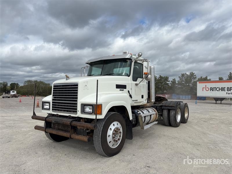 Tracteur routier Mack CHU613 — occasion 2016