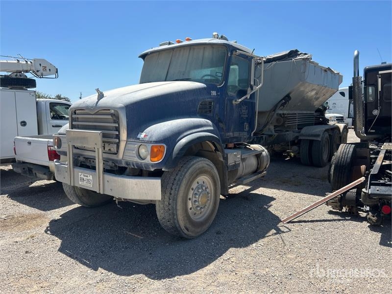 Mack CV713