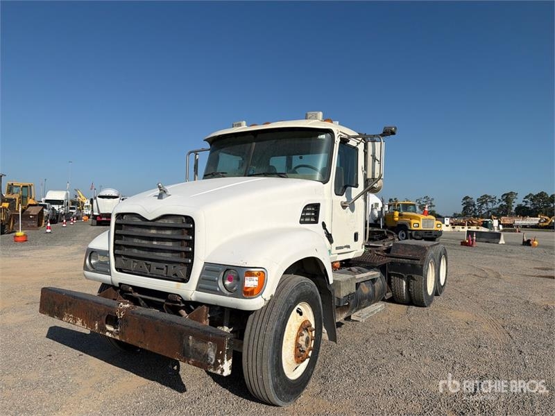 Mack CV713