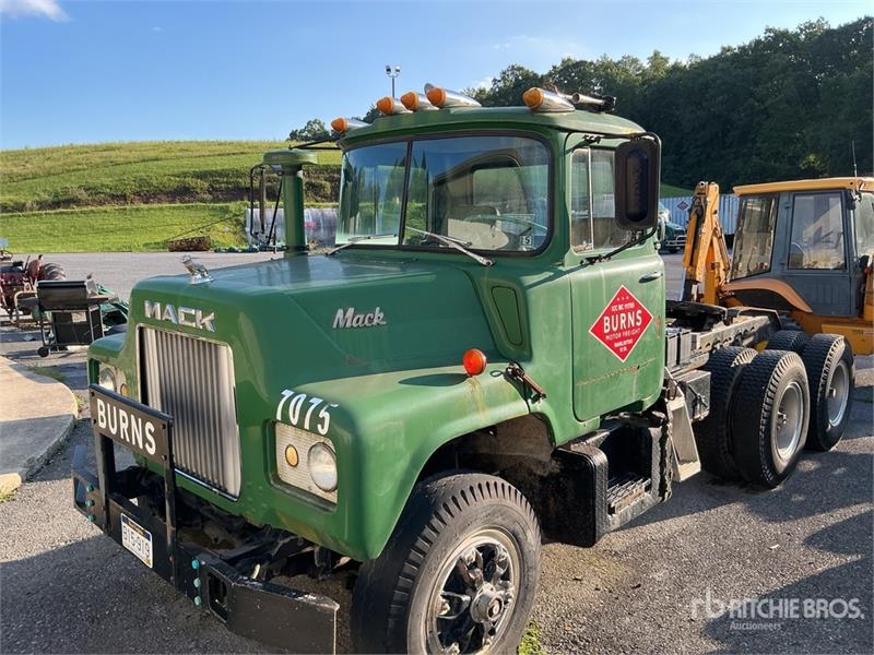 Mack DM607