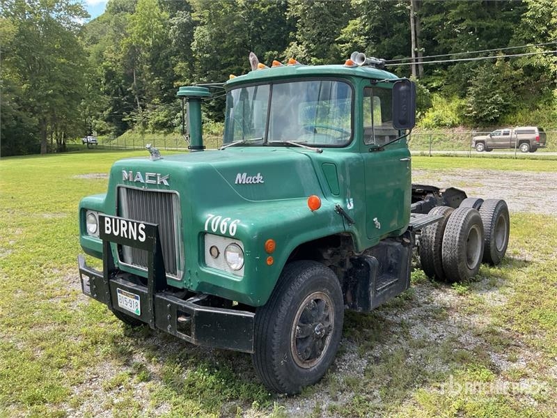 Mack DM607