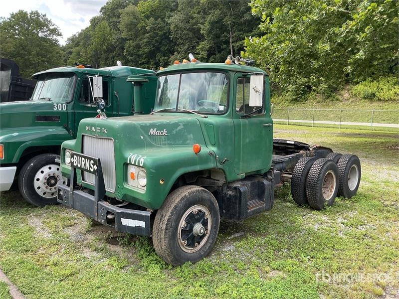 Mack DM611