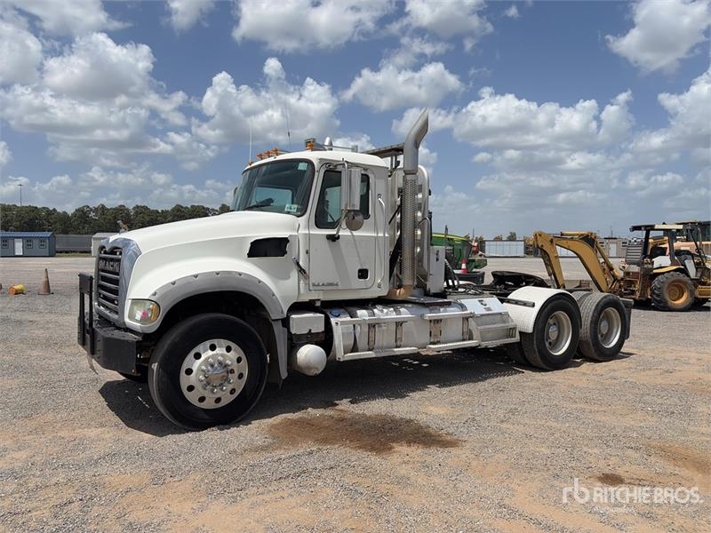 Mack GU713