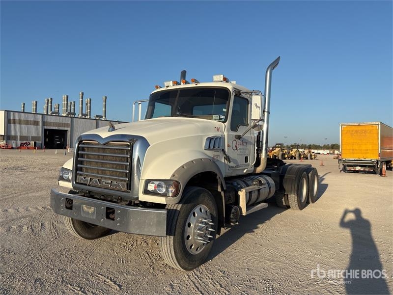 Mack GU713