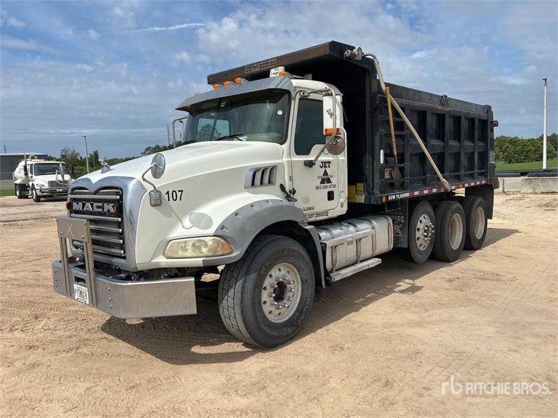 Camion benne Mack GU813 — occasion 2018