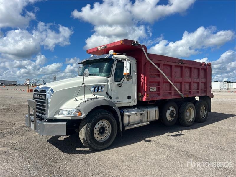 Camion benne Mack GU813 — occasion 2016