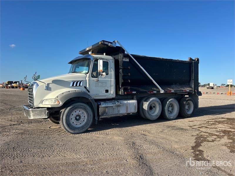 Camion benne Mack GU813 — occasion 2017