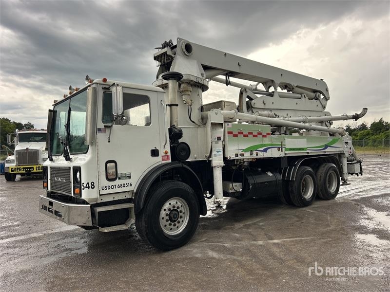 Mack MR688S