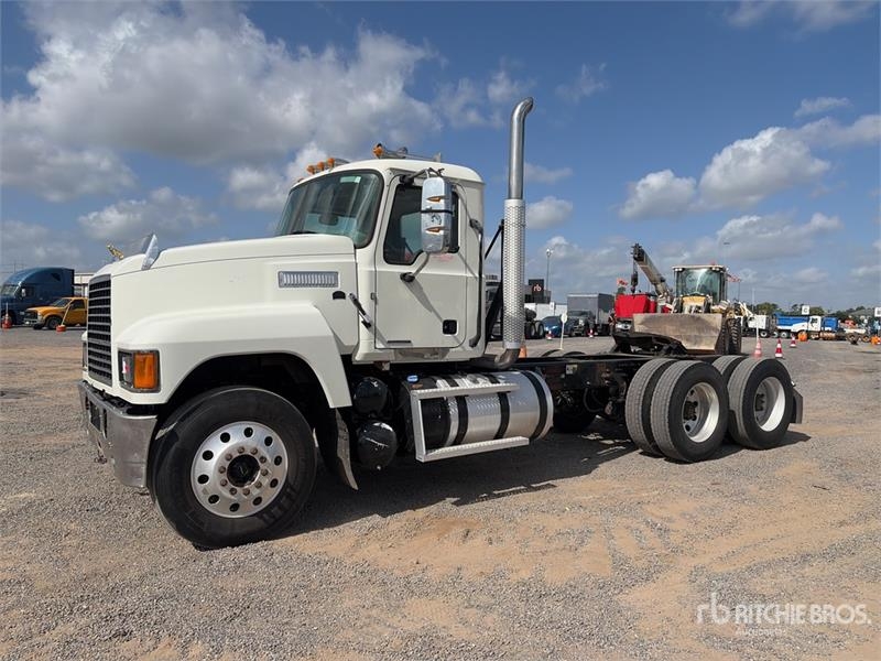Mack Pinnacle