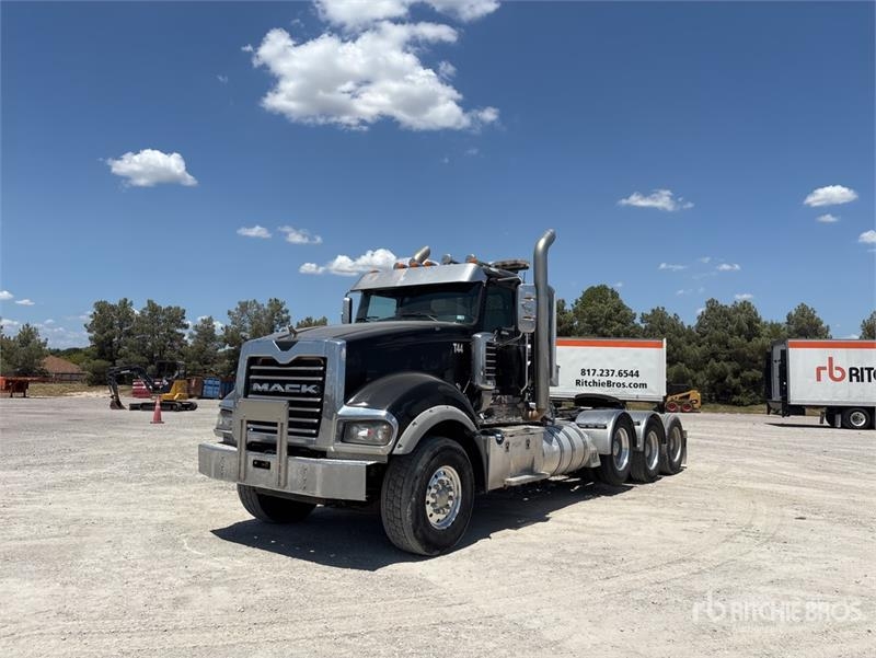 Mack TD713