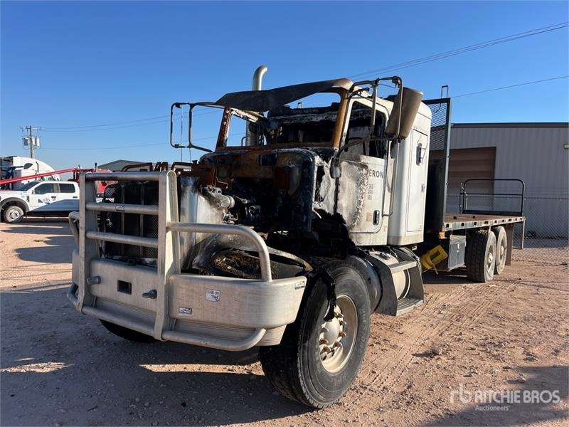Camion plateau Peterbilt 348 — occasion 2015