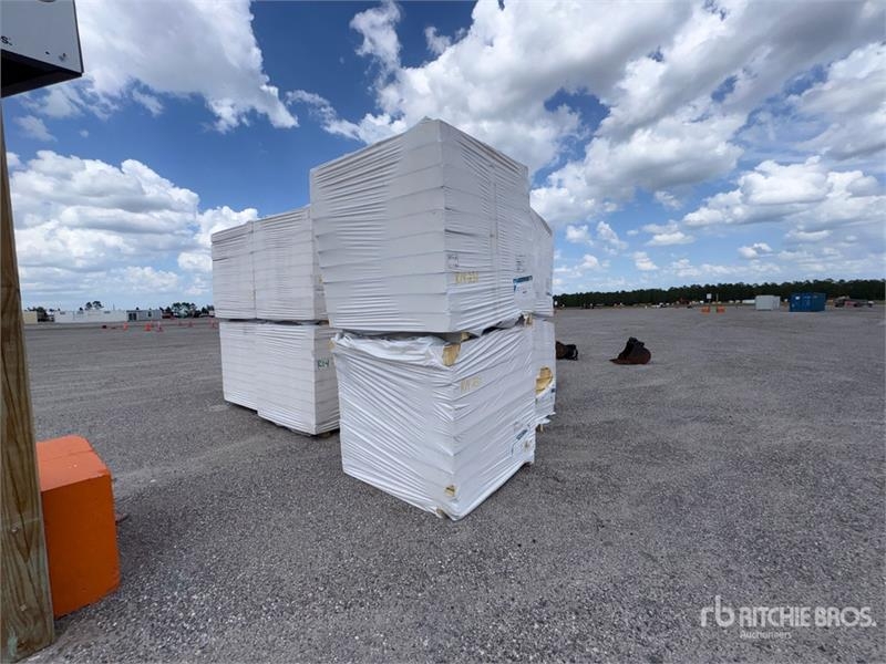 Palan et treuil Quantity of (8) 48 in x 48 in Polyiso Insulation B — occasion