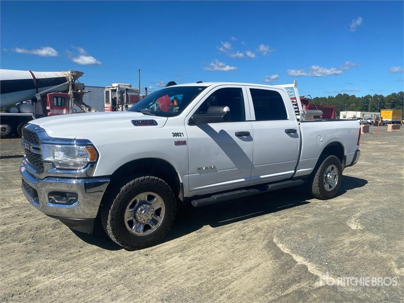 Fourgon utilitaire RAM 2500 4x4 Crew Cab Pickup — occasion 2021