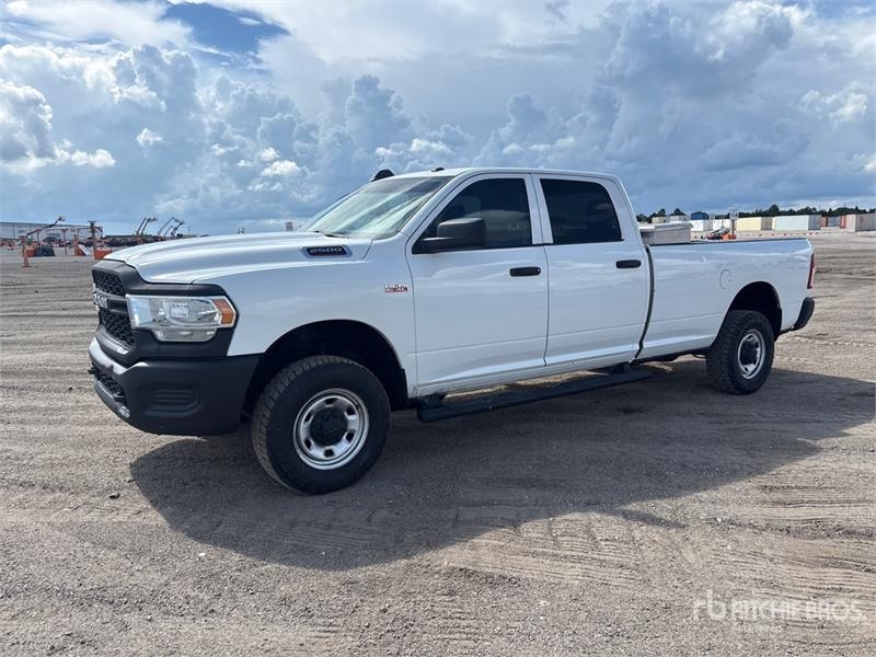 Fourgon utilitaire RAM 2500 Tradesman 4x4 Crew Cab Pickup — occasion 2019, 176 581 h