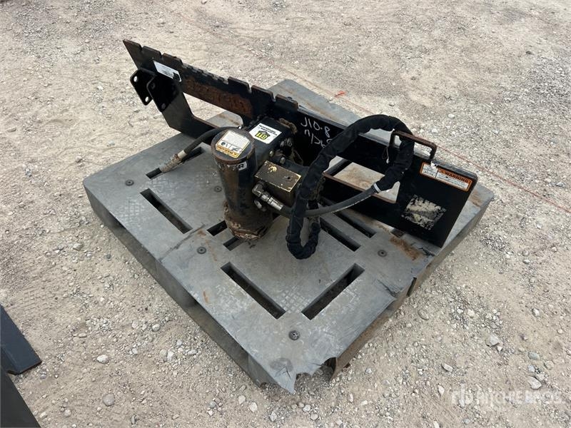 Équipement de clôture Skid Steer Post Driver — occasion