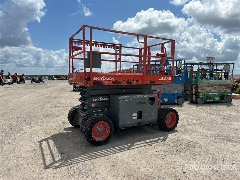 SkyJack 6832RT