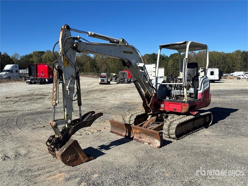 Mini-pelle Takeuchi TB240 — occasion 2016, 3 218 h