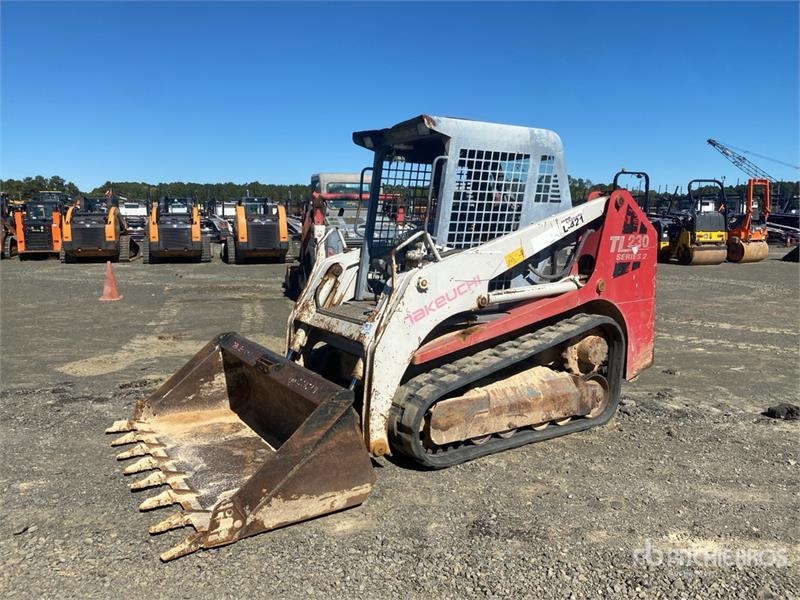 Chargeuse compacte Takeuchi TL230 — occasion 2010, 43 h