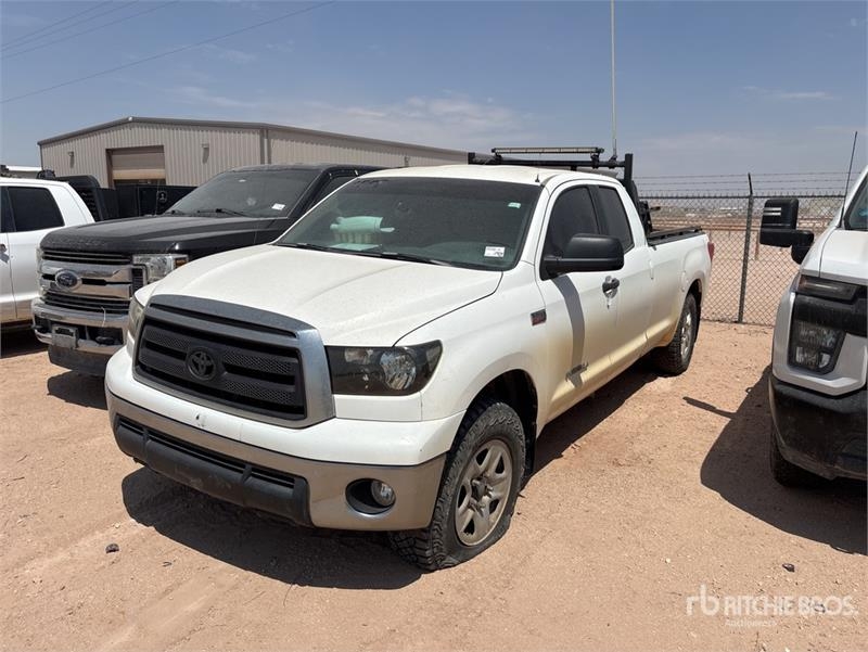 Fourgon utilitaire Toyota Tundra 4x4 Crew Cab Pickup (Inoperable) — occasion 2010
