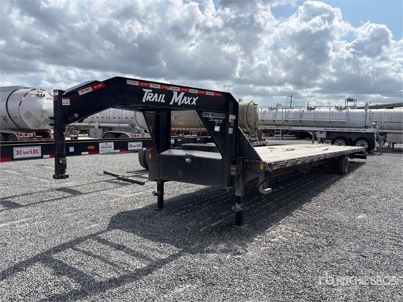 Remorque porte-engins TrailMaxx Max210S-40 40 ft T/A Gooseneck Equipment — occasion 2024