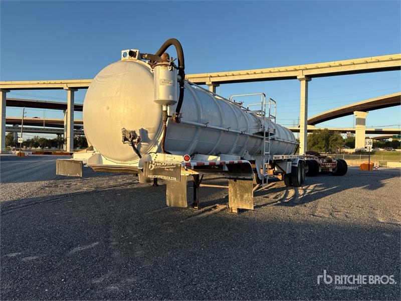 Troxell 6300 gal T/A Vacuum Tanker Trailer