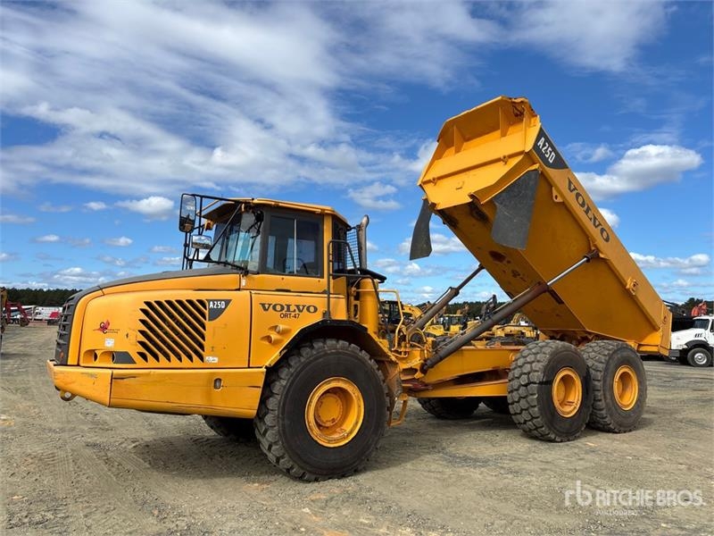 Tombereau articulé Volvo A25D — occasion 2004, 15 543 h