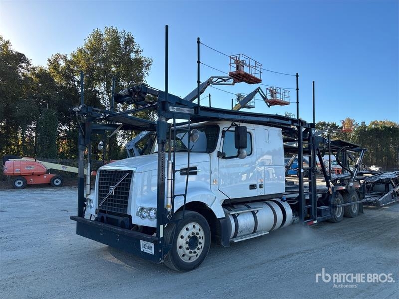 Camion porte-engins Volvo VAH — occasion 2015