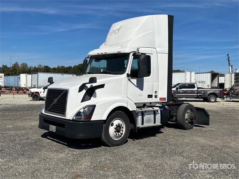 Tracteur routier Volvo VNL42T — occasion 2017