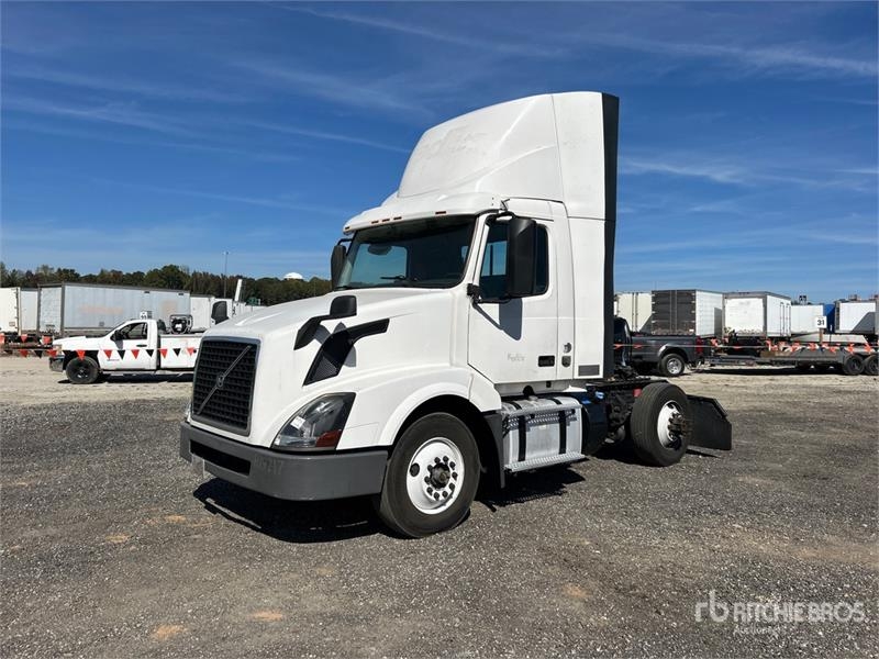 Tracteur routier Volvo VNL42T — occasion 2017