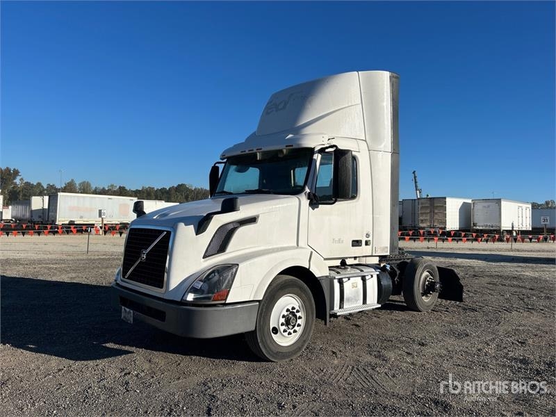 Tracteur routier Volvo VNL42T — occasion 2017