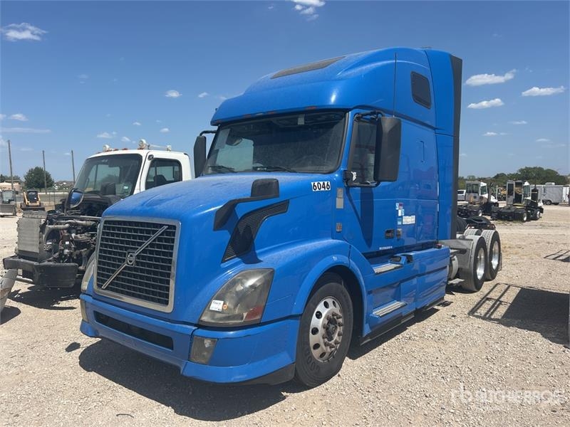 Tracteur routier Volvo VNL670 — occasion 2015