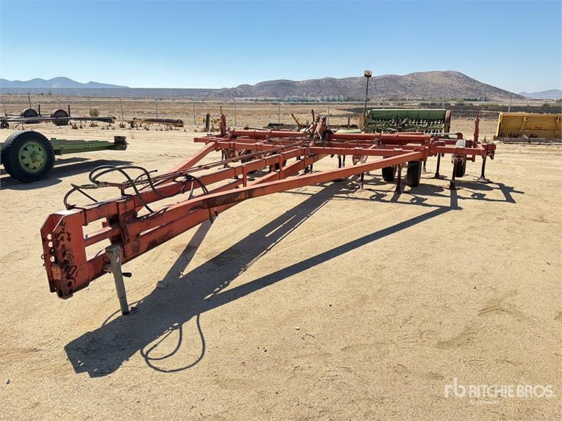 Charrue 20 ft Chisel Plow — occasion