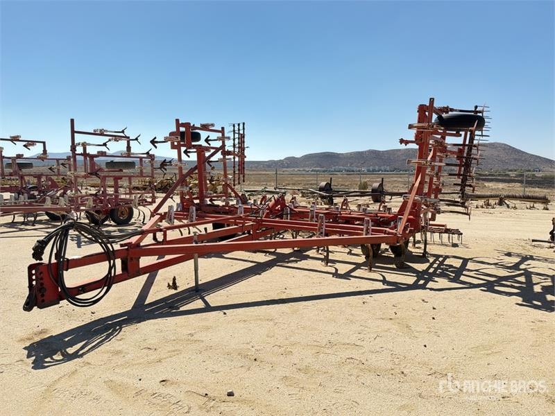 Charrue 36 ft Chisel Plow — occasion