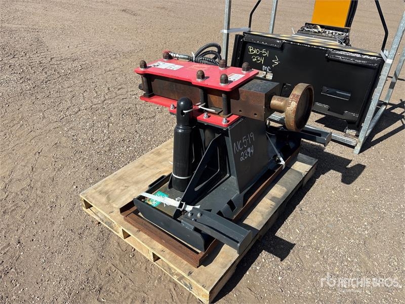 Équipement de clôture 45 in Skid Steer Post Driver — occasion