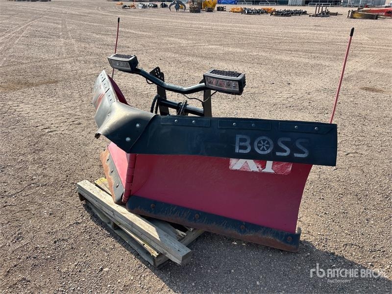 Chasse-neige Boss RT3-V 8 ft 2 in Power-V Snow Plow — occasion