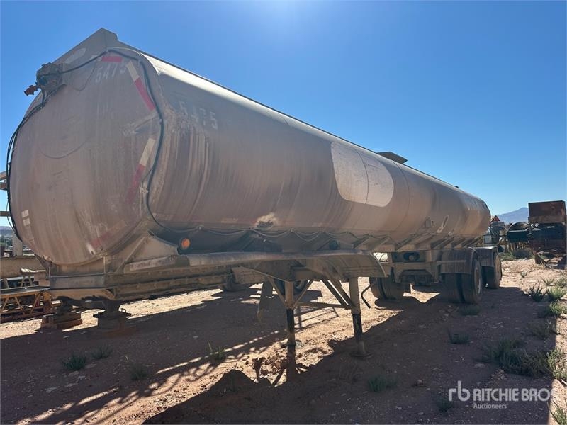 Butler 9500 gal T/A Spread Axle Water Tank Trailer